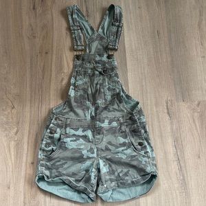 Camo shorts overall